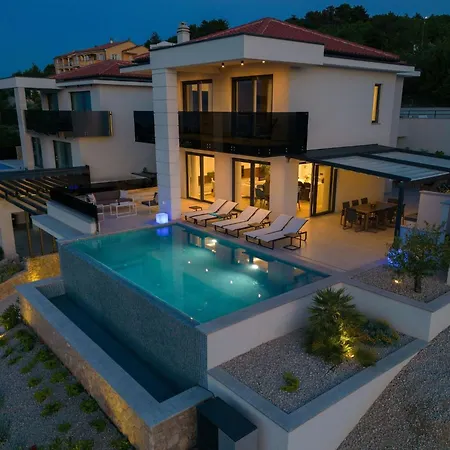 Luxurioese Mit Pool Und Fantastischem Meerblick By Interhome *