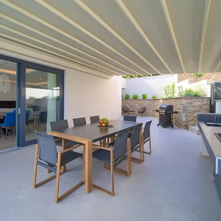 Luxurioese Mit Pool Und Fantastischem Meerblick By Interhome Casa de Férias