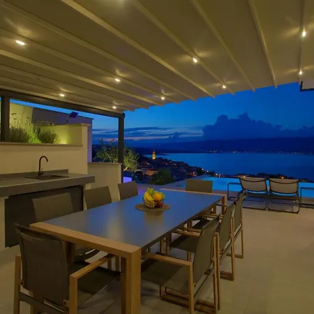 Luxurioese Mit Pool Und Fantastischem Meerblick By Interhome