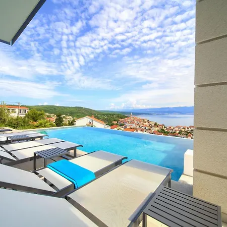 Luxurioese Mit Pool Und Fantastischem Meerblick By Interhome
