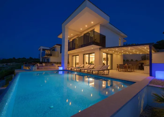 Casa vacanze Luxurioese Mit Pool Und Fantastischem Meerblick By Interhome Vrbnik (Primorje-Gorski Kotar)