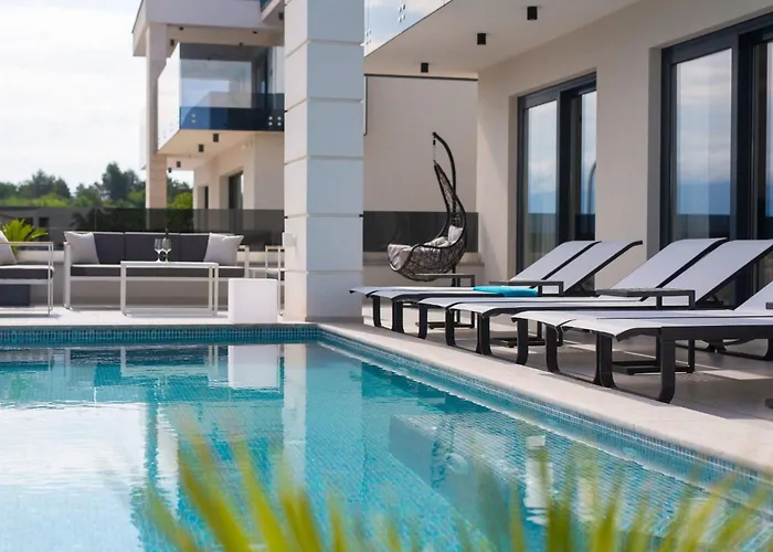 Holiday home Luxurioese Mit Pool Und Fantastischem Meerblick By Interhome