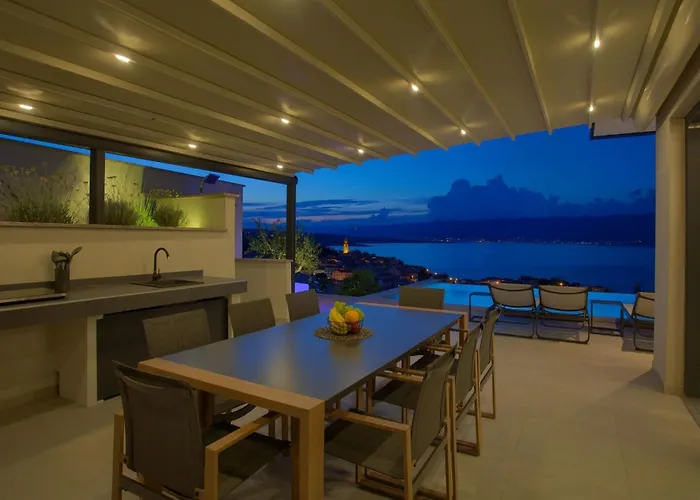 Luxurioese Mit Pool Und Fantastischem Meerblick By Interhome