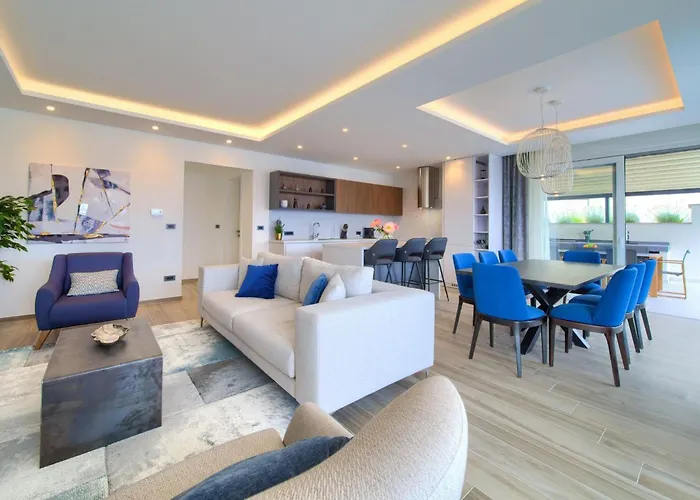 Holiday home Luxurioese Mit Pool Und Fantastischem Meerblick By Interhome *