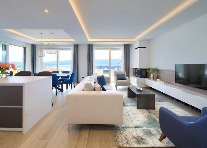 Luxurioese Mit Pool Und Fantastischem Meerblick By Interhome