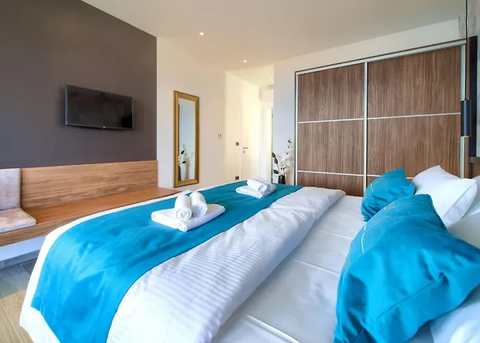 Holiday home Luxurioese Mit Pool Und Fantastischem Meerblick By Interhome