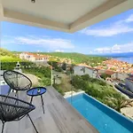 Luxurioese Mit Pool Und Fantastischem Meerblick By Interhome *