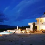 Nyaraló Luxurioese Mit Pool Und Fantastischem Meerblick By Interhome
