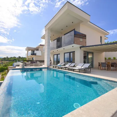 Luxurioese Mit Pool Und Fantastischem Meerblick By Interhome Nyaraló *