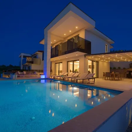 Nyaraló Luxurioese Mit Pool Und Fantastischem Meerblick By Interhome Vrbnik