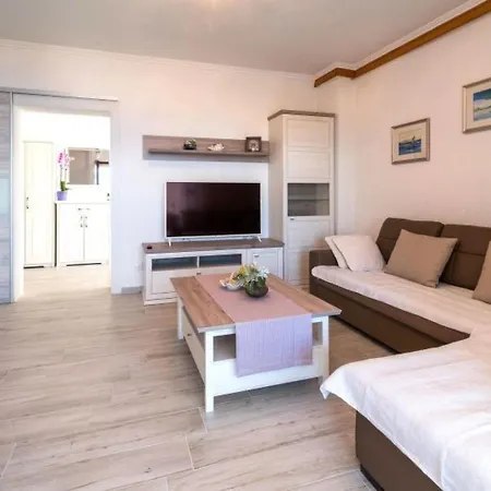 Holiday home Luxurioese Mit Pool Und Fantastischem Meerblick By Interhome