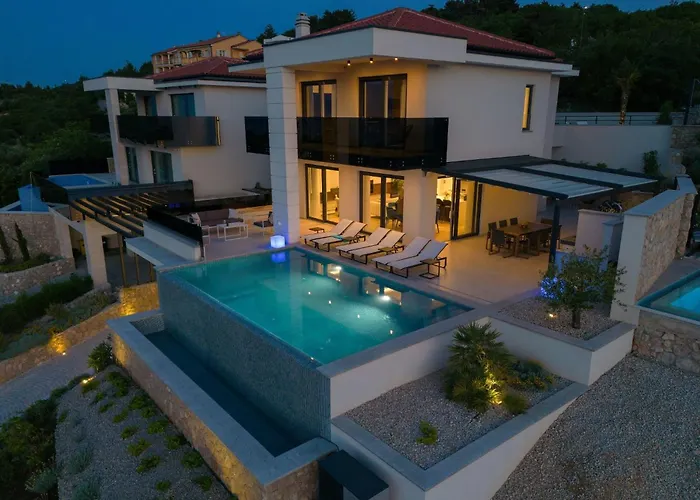 Luxurioese Mit Pool Und Fantastischem Meerblick By Interhome *