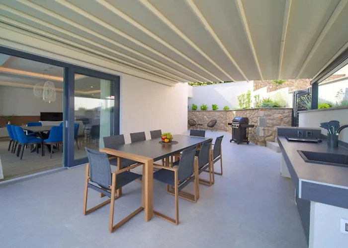 Luxurioese Mit Pool Und Fantastischem Meerblick By Interhome Holiday home