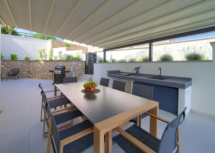 Luxurioese Mit Pool Und Fantastischem Meerblick By Interhome Holiday home Vrbnik (Primorje-Gorski Kotar)