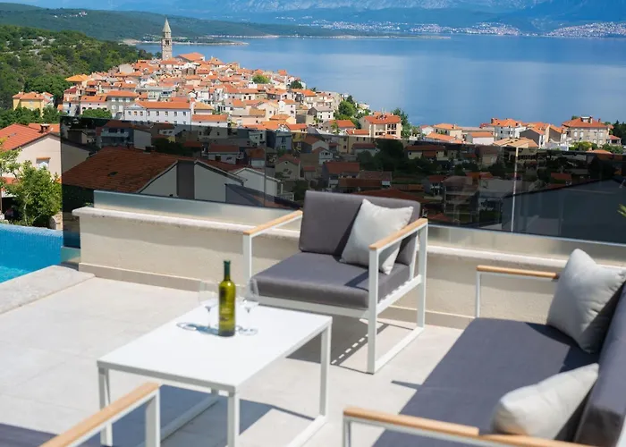 Luxurioese Mit Pool Und Fantastischem Meerblick By Interhome