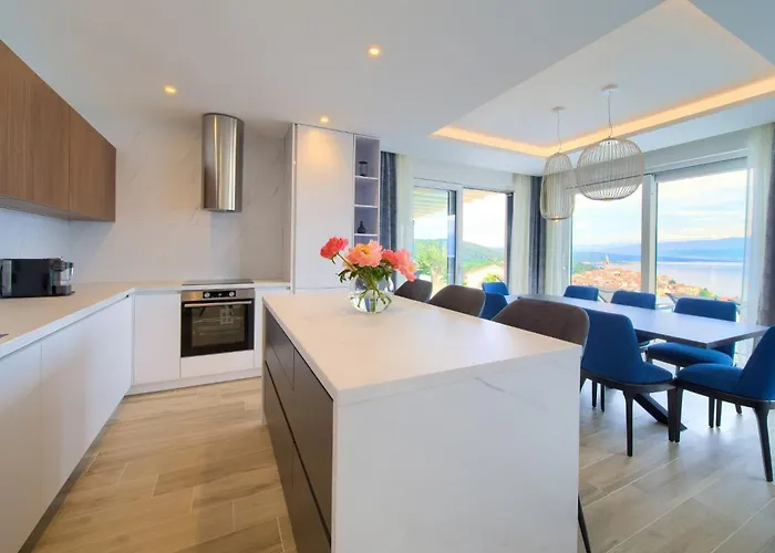 Holiday home Luxurioese Mit Pool Und Fantastischem Meerblick By Interhome
